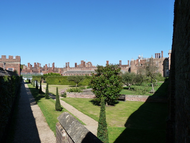 hampton court palace