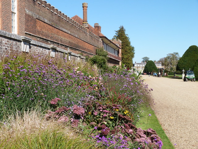 hampton court palace